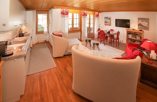 Saanen Apartment | Lovely apartment for 4 people with WIFI, TV, balcony and panoramic view