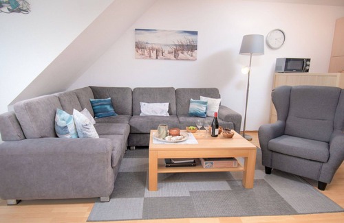 Norddeich Apartment | Lovely apartment for 4 people with WIFI, TV, balcony and parking