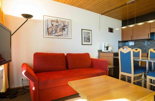 Sion Apartment | Lovely apartment for 4 guests with pool, WIFI, TV, balcony and pets allowed