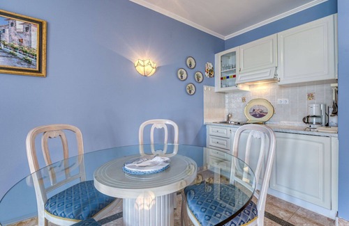 Tulisevica Apartment | Lovely apartment for 4 people with WIFI, A/C, TV, terrace and parking