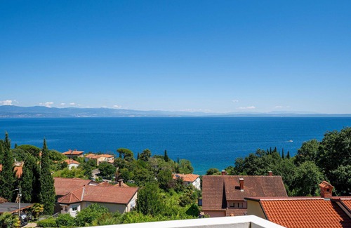 Tulisevica Apartment | Lovely apartment for 4 people with WIFI, A/C, TV, terrace and parking