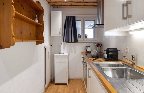 Davos-Dorf Apartment | Lovely apartment for 4 people with WIFI, pool, TV and balcony