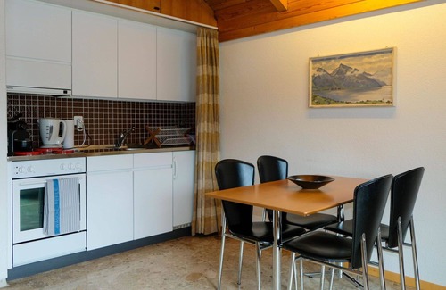Spiez Apartment | Lovely apartment for 4 people with WIFI, TV and balcony