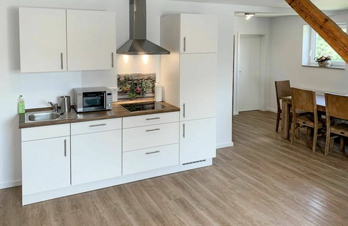 Holtriem Apartment | Lovely apartment for 5 guests with WIFI, TV, pets allowed and parking