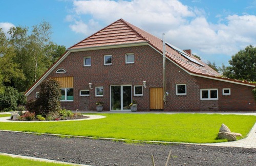 Holtriem Apartment | Lovely apartment for 5 guests with WIFI, TV, pets allowed and parking