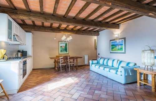 Pescia Apartment | Lovely apartment for 5 guests with WIFI, pool, TV and patio