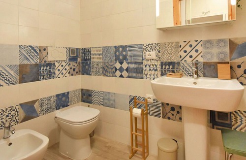 Alba Apartment | Lovely apartment for 6 guests with TV, balcony, pets allowed and parking