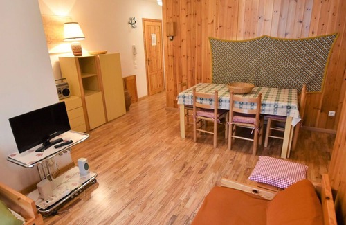 Alba Apartment | Lovely apartment for 6 guests with TV, balcony, pets allowed and parking