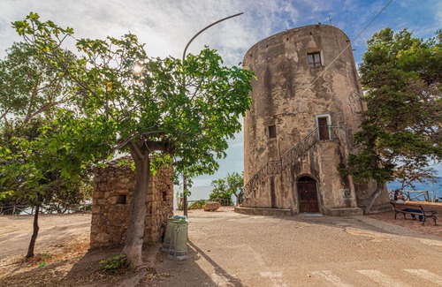 Santa Maria Navarrese Apartment | Lovely apartment for 6 people with WIFI, A/C, TV, patio and pets allowed