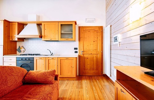 Ronzone Apartment | Lovely apartment for 6 guests with WIFI, TV and balcony