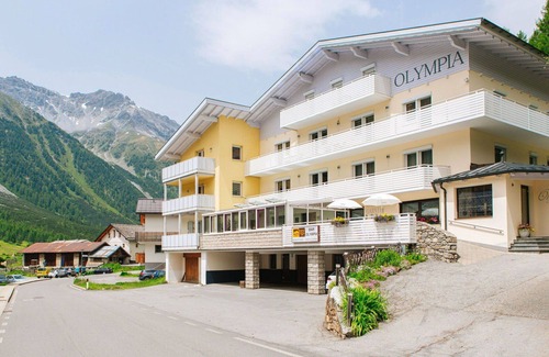 Solda Apartment | Lovely apartment for 6 guests with WIFI, TV, terrace, pets allowed, panoramic view and parking