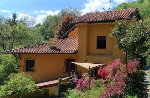 Oleggio Castello Apartment | Lovely apartment for 6 people with WIFI, TV, terrace and pets allowed