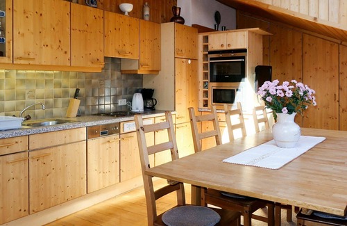 Prutz Apartment | Lovely apartment for 8 guests with WIFI, TV, balcony and parking