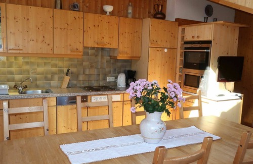 Prutz Apartment | Lovely apartment for 8 guests with WIFI, TV, balcony and parking