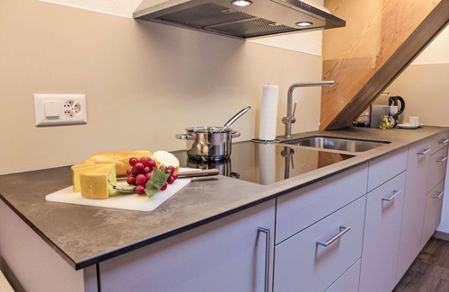 Brienz Apartment | Lovely apartment for 4 guests with WIFI, TV and balcony
