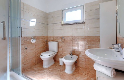 Jadreski Apartment | Lovely apartment for 6 people with private pool, A/C, WIFI, TV, terrace and parking