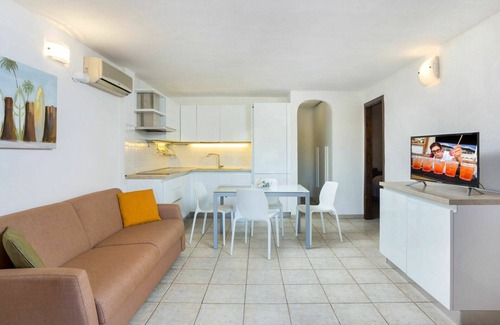 Liscia di Vacca Apartment | Lovely apartment for 4 people with A/C, pool, WIFI, TV, terrace and parking