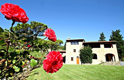 Dicomano Apartment | Lovely apartment for 2 guests with WIFI, pool, TV and pets allowed