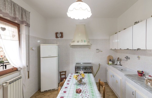 Fiumicino Apartment | Lovely apartment for 5 guests with WIFI, A/C, TV, balcony, pets allowed and parking