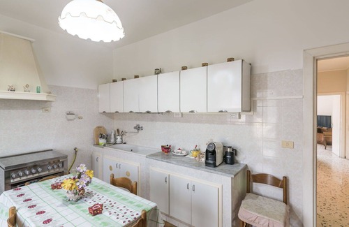 Fiumicino Apartment | Lovely apartment for 5 guests with WIFI, A/C, TV, balcony, pets allowed and parking