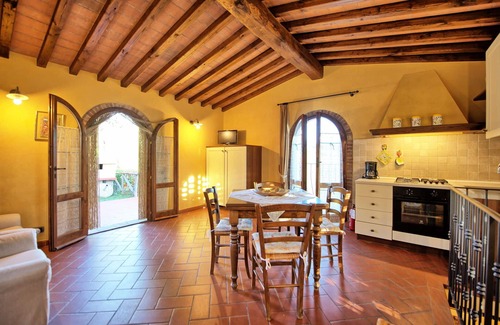 Certaldo Apartment | Lovely apartment for 4 people with pool, WIFI, A/C, TV and panoramic view, close to San Gimignano