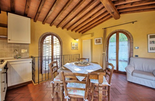 Certaldo Apartment | Lovely apartment for 4 people with pool, WIFI, A/C, TV and panoramic view, close to San Gimignano