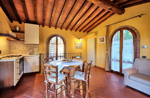 Certaldo Apartment | Lovely apartment for 4 people with pool, WIFI, A/C, TV and panoramic view, close to San Gimignano
