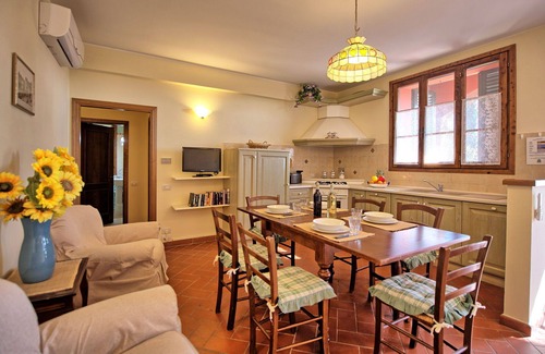Certaldo Apartment | Lovely apartment for 6 guests with A/C, pool, WIFI, TV and panoramic view, close to San Gimignano
