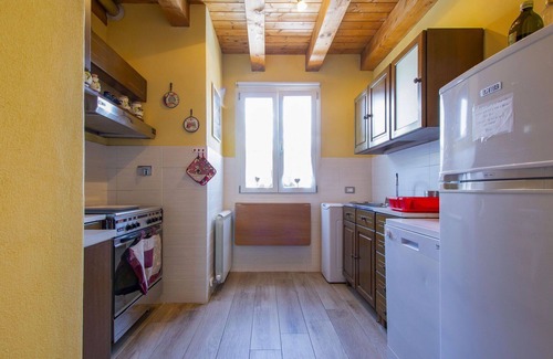 Marliana Apartment | Lovely apartment for 8 guests with WIFI, pool, TV, terrace and pets allowed
