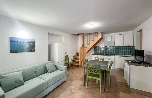 Peschici Apartment | Lovely apartment for 5 guests with A/C, TV, terrace and parking