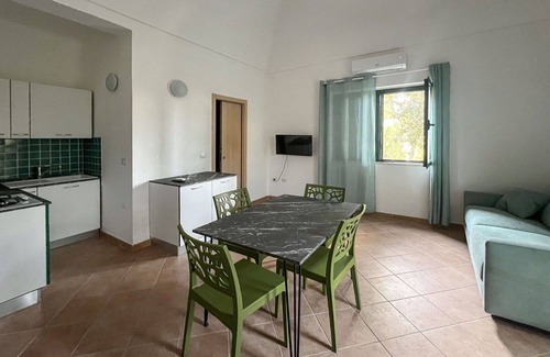 Peschici Apartment | Lovely apartment for 5 guests with A/C, TV, terrace and parking
