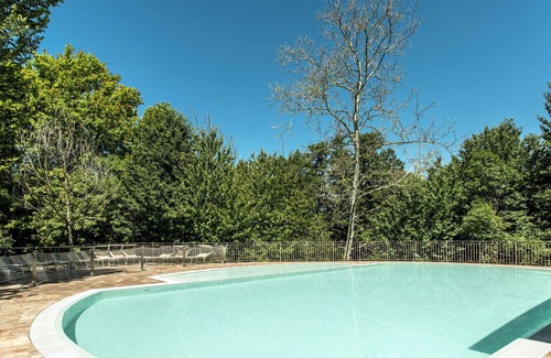 Crociale Apartment | Lovely apartment for 6 guests with WIFI, pool, A/C, TV, balcony, pets allowed and parking