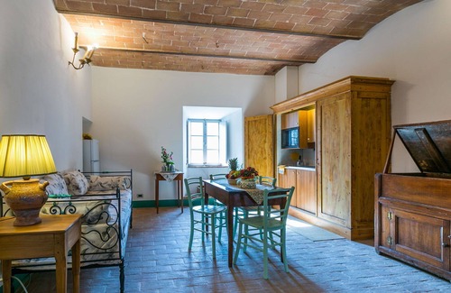 Stigliano Apartment | Lovely apartment for 3 people with WIFI, TV, patio, pets allowed and panoramic view