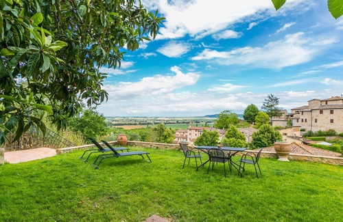 Stigliano Apartment | Lovely apartment for 4 people with WIFI, TV, patio, pets allowed, panoramic view and parking