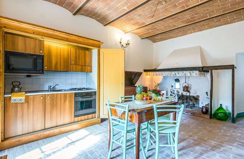 Stigliano Apartment | Lovely apartment for 10 guests with WIFI, TV, patio, pets allowed and panoramic view