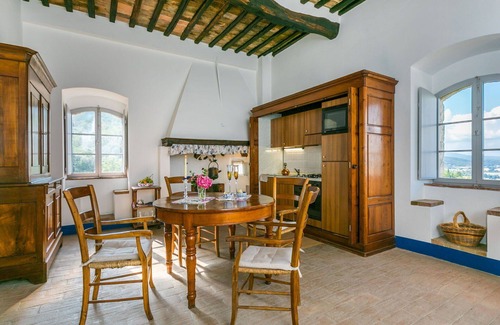 Stigliano Apartment | Lovely apartment for 10 guests with WIFI, TV, patio, pets allowed and panoramic view