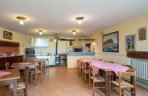 Valloria Apartment | Lovely apartment for 4 people with A/C, pool, WIFI, hot tub, TV and patio