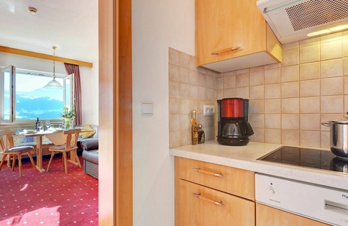 Albions Apartment | Lovely apartment for 4 guests with WIFI, pool, TV, balcony, pets allowed and parking