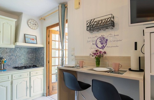 Kerlouan Apartment | Lovely apartment for 2 guests with WIFI, TV, patio and pets allowed