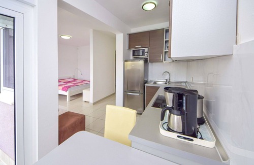 Blace Apartment | Lovely apartment for 3 people with WIFI, A/C, balcony, pets allowed and parking