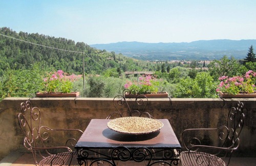Pian di Sco House | Lovely apartment in villa for 4 guests with pool, WIFI, TV and terrace