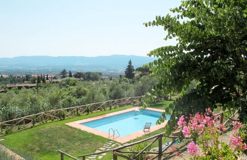 Pian di Sco House | Lovely apartment in villa for 4 guests with pool, WIFI, TV and terrace