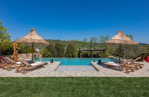 Po' Bandino Villa | Lovely apartment in villa for 5 people with pool, WIFI, A/C, hot tub, TV, patio and panoramic view