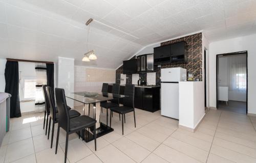 Donji Karin Apartment | Lovely Apartment In Benkovac With Wifi