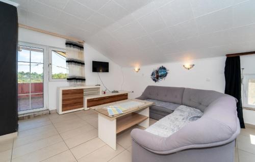 Donji Karin Apartment | Lovely Apartment In Benkovac With Wifi