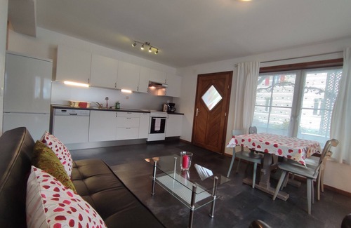 Boenigen Apartment | Lovely apartment in classic Chalet by the lake