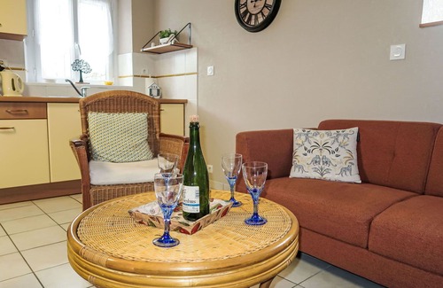 Plouhinec Villa | Lovely apartment in villa for 4 people with WIFI, TV, terrace, pets allowed and parking