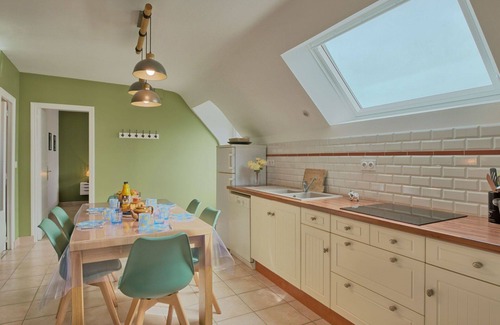 Plouhinec Villa | Lovely apartment in villa for 5 guests with WIFI, TV, terrace and parking