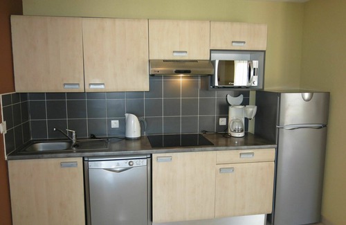 Torreilles House | Lovely apartment in villa for 8 people with pool, A/C, WIFI, TV, patio and pets allowed
