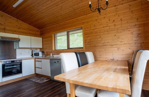 Drumnadrochit House | Lovely apartment in villa for 6 guests with WIFI, TV, patio and panoramic view